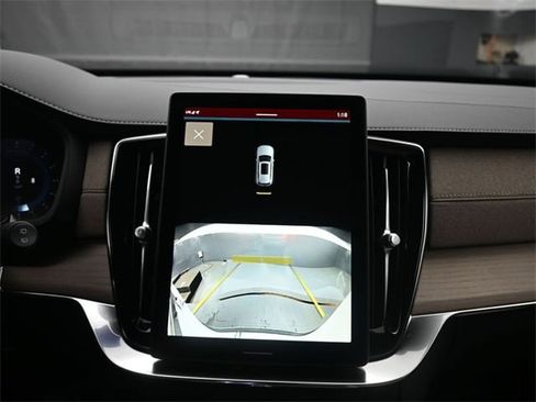 New 2025 Volvo XC90 B6 Plus w/ Protection Package Premier image 13