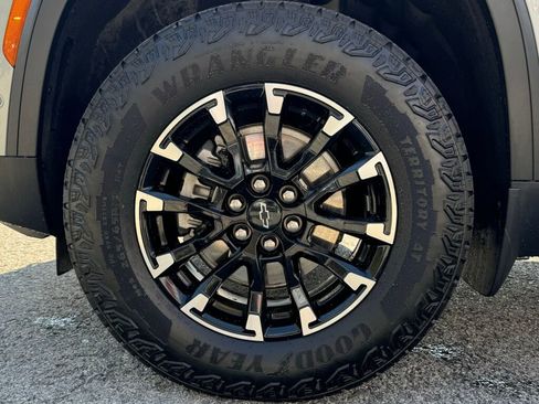 Used 2025 Chevrolet Traverse Z71 w/ Enhanced Driving Package image 9