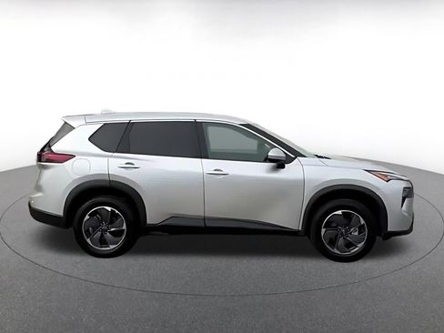 Used 2025 Nissan Rogue SV FWD image 11