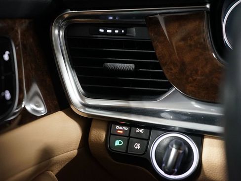 Used 2018 Porsche Panamera image 24