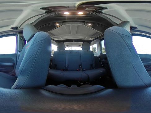 Used 2025 Jeep Wrangler Unlimited Rubicon image 41