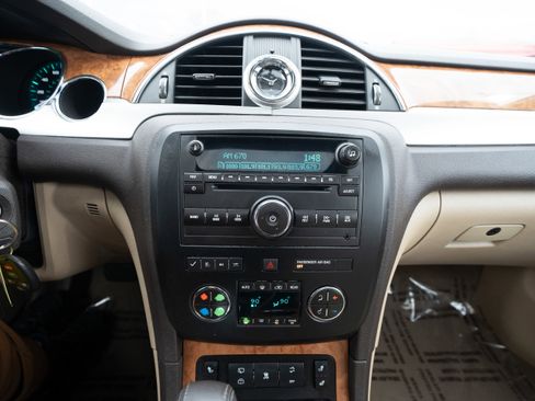 Used 2010 Buick Enclave CXL image 16