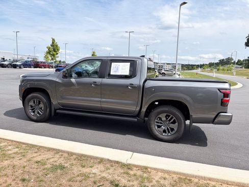 Used 2025 Nissan Frontier SV AWD/4WD image 5