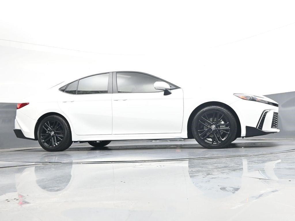 Used 2026 Toyota Camry SE FWD image 30