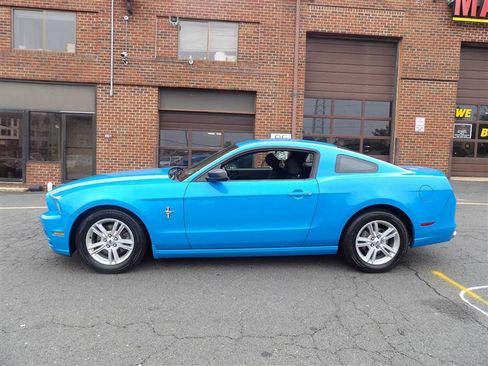 Used 2013 Ford Mustang Coupe image 4