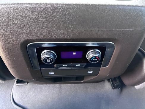 Used 2024 Chevrolet Suburban LT RWD image 19