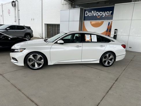 Used 2018 Honda Accord Touring image 9