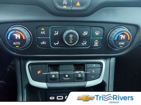 Used 2024 GMC Terrain SLT AWD/4WD image 25