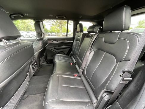Used 2024 Jeep Grand Cherokee Limited AWD/4WD image 27