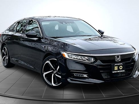 Used 2018 Honda Accord Sport image 3