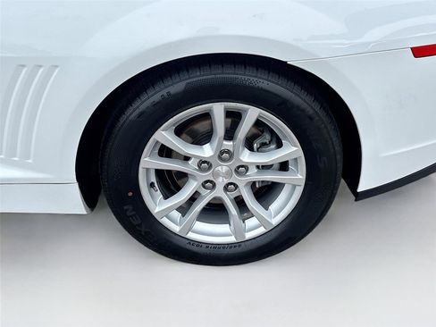 Used 2015 Chevrolet Camaro LS RWD image 27