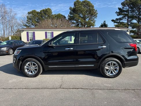 Used 2017 Ford Explorer XLT FWD image 9