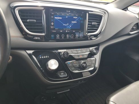 Used 2020 Chrysler Pacifica Touring-L w/ Advanced Safetytec Group AWD/4WD image 15