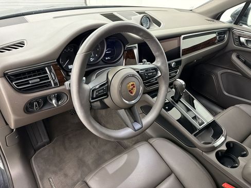 Used 2026 Porsche Macan AWD/4WD image 4