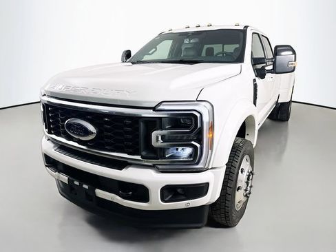 New 2026 Ford F450 Platinum w/ FX4 Off-Road Package image 3