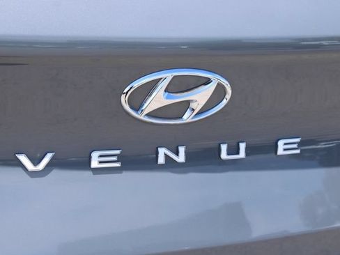 Used 2021 Hyundai Venue SE FWD image 6