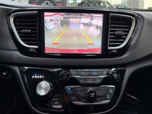 Used 2025 Chrysler Pacifica Select FWD image 27