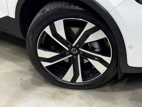 Used 2024 Volvo XC40 B5 Ultimate w/ Protection Package Premier image 7