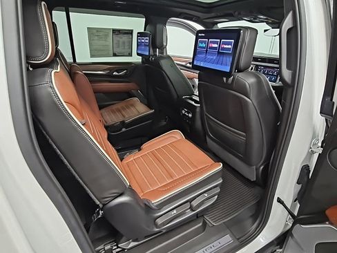 Used 2023 GMC Yukon XL Denali Ultimate image 42