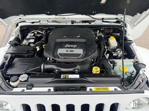 Used 2015 Jeep Wrangler Unlimited Sahara AWD/4WD image 24