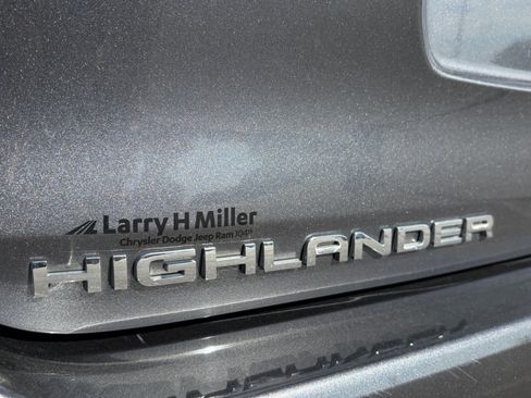 Used 2025 Toyota Highlander XSE AWD/4WD image 28