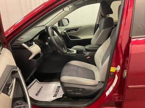 Used 2020 Toyota RAV4 XLE image 9