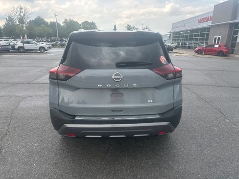 Used 2023 Nissan Rogue SL FWD image 6