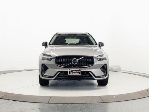 Used 2023 Volvo XC60 B5 Plus AWD/4WD image 2