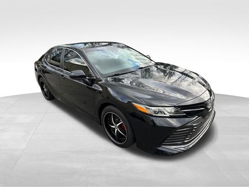 Used 2018 Toyota Camry L image 7