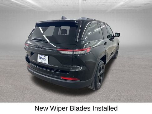 Used 2023 Jeep Grand Cherokee Limited w/ Black Appearance Package image 12