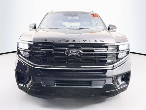 Used 2025 Ford Expedition Max Platinum w/ Stealth Performance Package AWD/4WD image 6