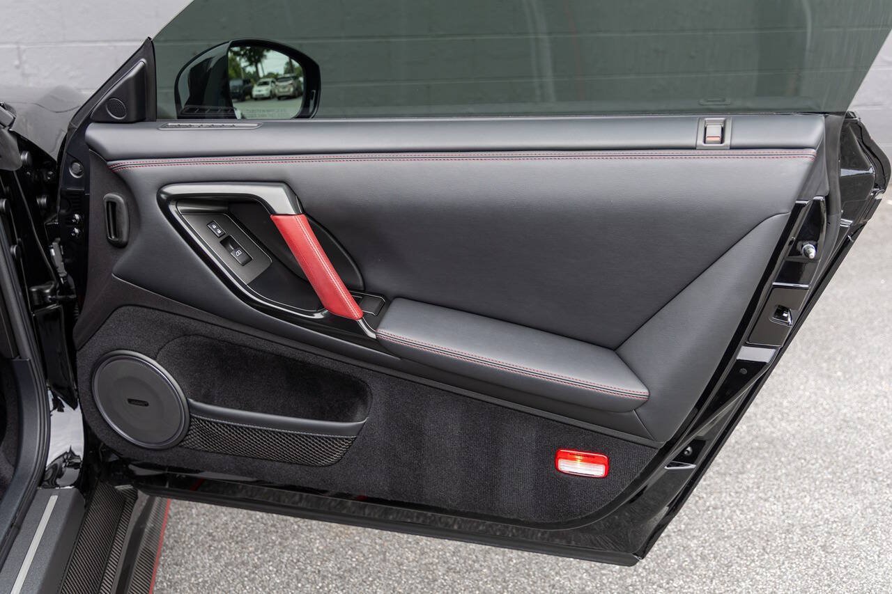 Used 2018 Nissan GT-R NISMO AWD/4WD image 11