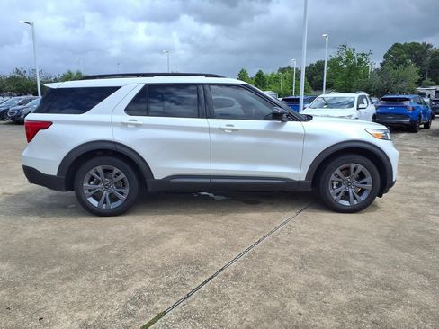 Used 2023 Ford Explorer XLT w/ Equipment Group 202A RWD image 6