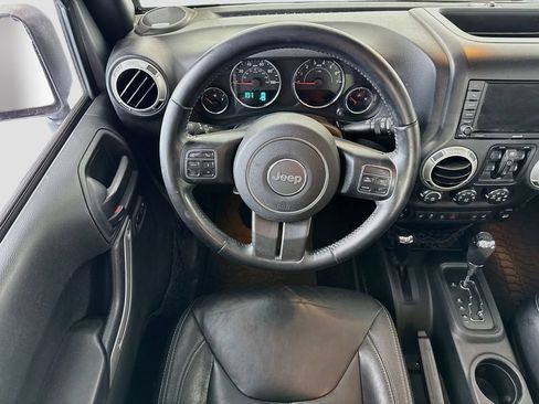 Used 2017 Jeep Wrangler Unlimited Sahara w/ Connectivity Group AWD/4WD image 10
