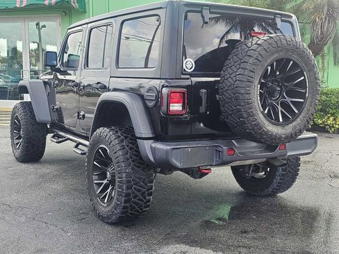 Used 2018 Jeep Wrangler Unlimited Rubicon image 3