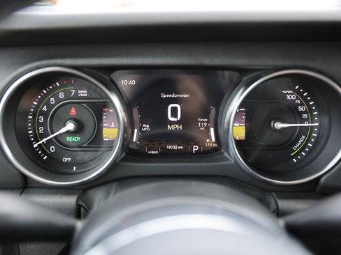 Used 2023 Jeep Wrangler Unlimited Sahara AWD/4WD image 42