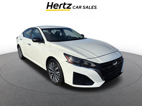 Used 2025 Nissan Altima 2.5 SV image 1