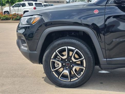 Used 2025 Jeep Compass Trailhawk AWD/4WD image 8