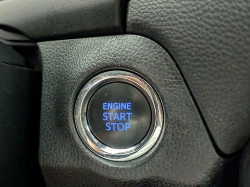 Used 2019 Toyota RAV4 XLE w/ Convenience Package AWD/4WD image 24
