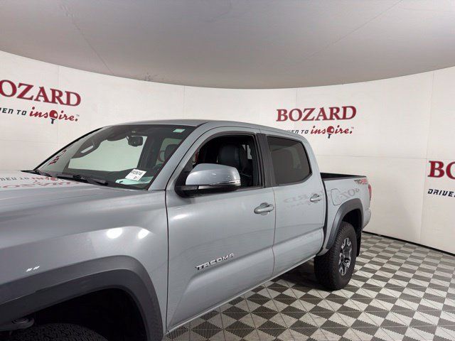 Used 2019 Toyota Tacoma TRD Off-Road AWD/4WD image 7