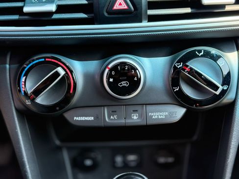 Used 2021 Hyundai Kona SEL FWD image 16