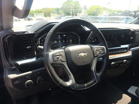 Used 2023 Chevrolet Silverado 1500 LT AWD/4WD image 7