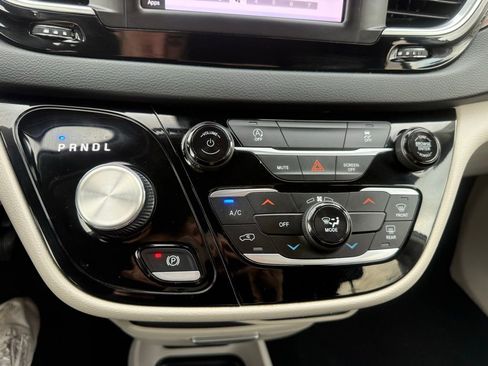 Certified 2023 Chrysler Voyager LX FWD image 19