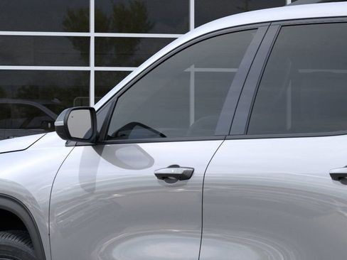 New 2026 Chevrolet Traverse LT image 12