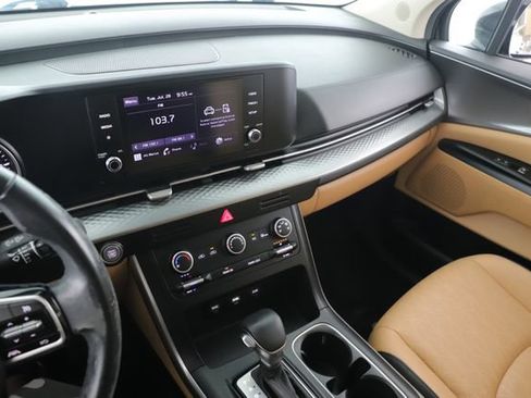 Used 2022 Kia Carnival LX FWD image 24