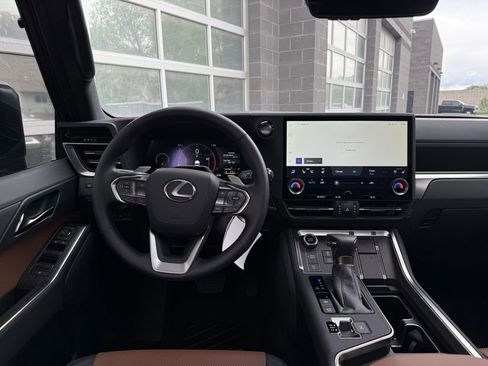 Used 2026 Lexus GX 550 w/ Accessory Package (ZB) AWD/4WD image 33