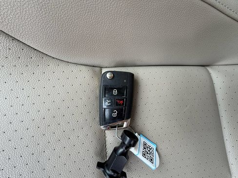 Used 2017 Volkswagen Golf SE FWD image 35