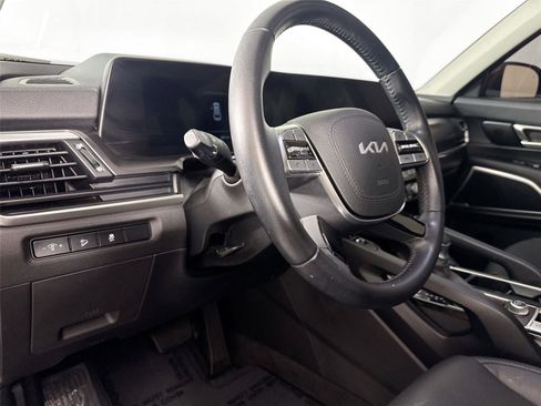 Used 2023 Kia Telluride S w/ S Sunroof Package FWD image 4