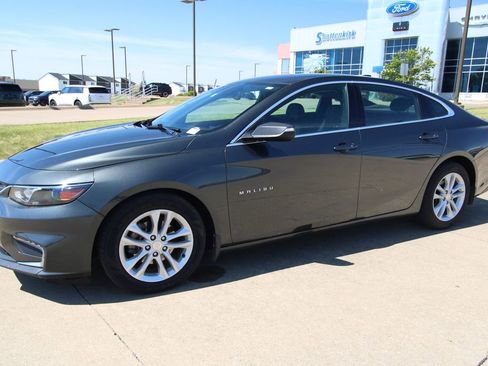 Used 2017 Chevrolet Malibu LT w/ Leather Package FWD image 18