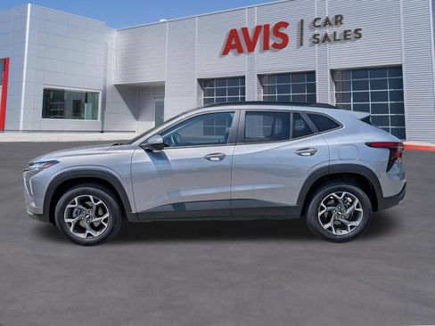 Used 2025 Chevrolet Trax LT w/ LT Convenience Package FWD image 7